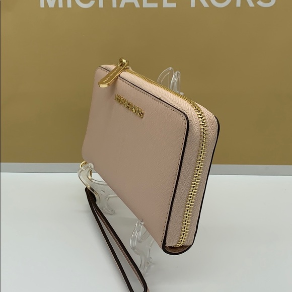 MICHAEL KORS JET SET TRAVEL LG FLAT MF PHN CASE - Picture 8 of 16